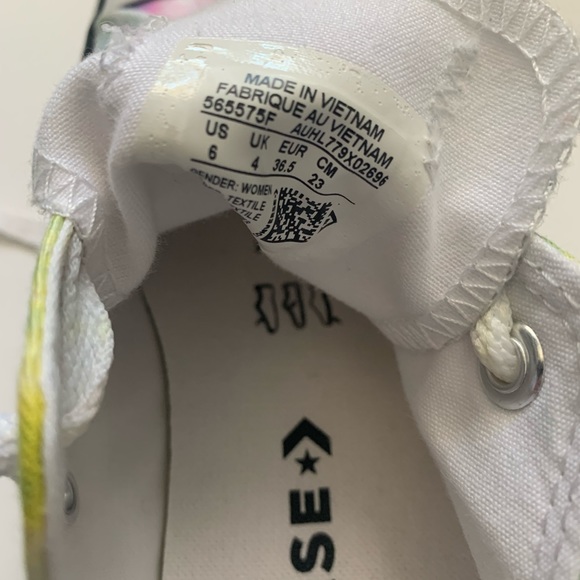 Low top tie dye converse. Size 6. Worn like twice - Picture 3 of 3